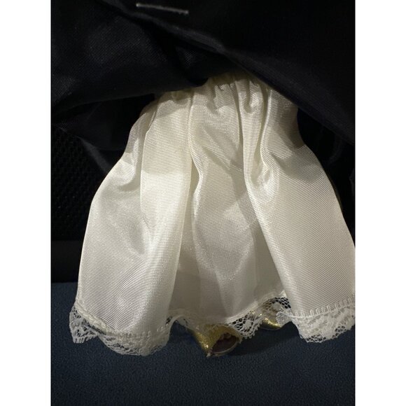 Madame Alexander "Egypt" Collectible Doll In Traditional Outfit With Braided Hai - Picture 6 of 7